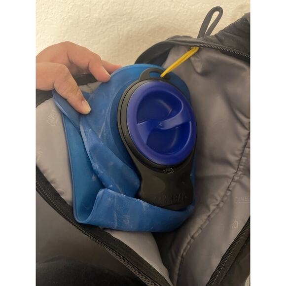 CamelBak Blowfish Hydration Pack Backpack Black Gray Expandable w/ Bladder - Picture 7 of 8